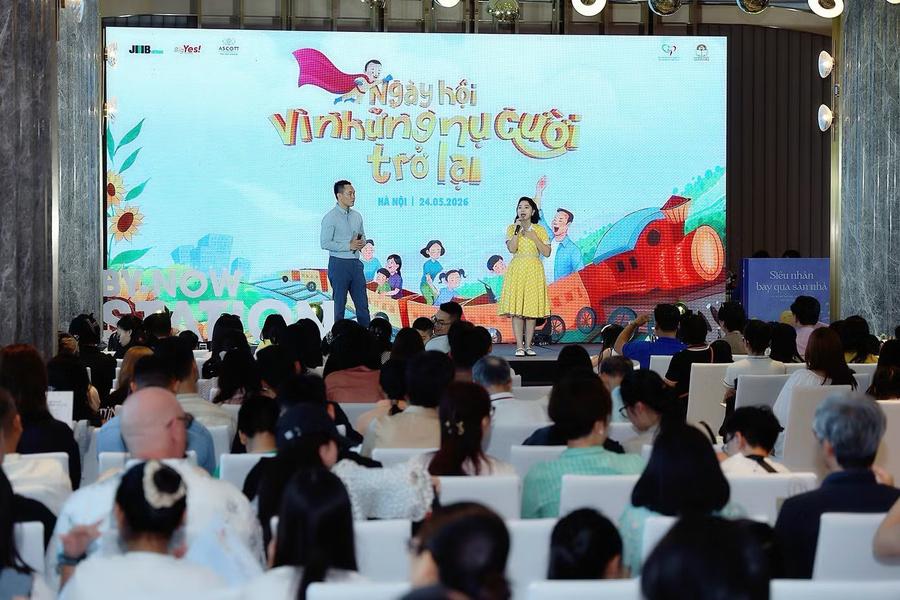 "Siêu nhân bay qua sàn nhà" – khi lòng thấu cảm được kể qua đôi mắt trẻ thơ