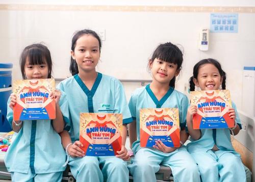 "Anh hùng trái tim" – hành trình minh hoạ cuốn sách dành tặng những trái tim nhỏ đang chiến đấu